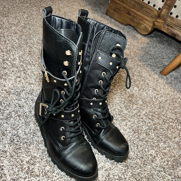 Black combat boots women’s 8 worn once for a few minutes - Picture 2 of 5